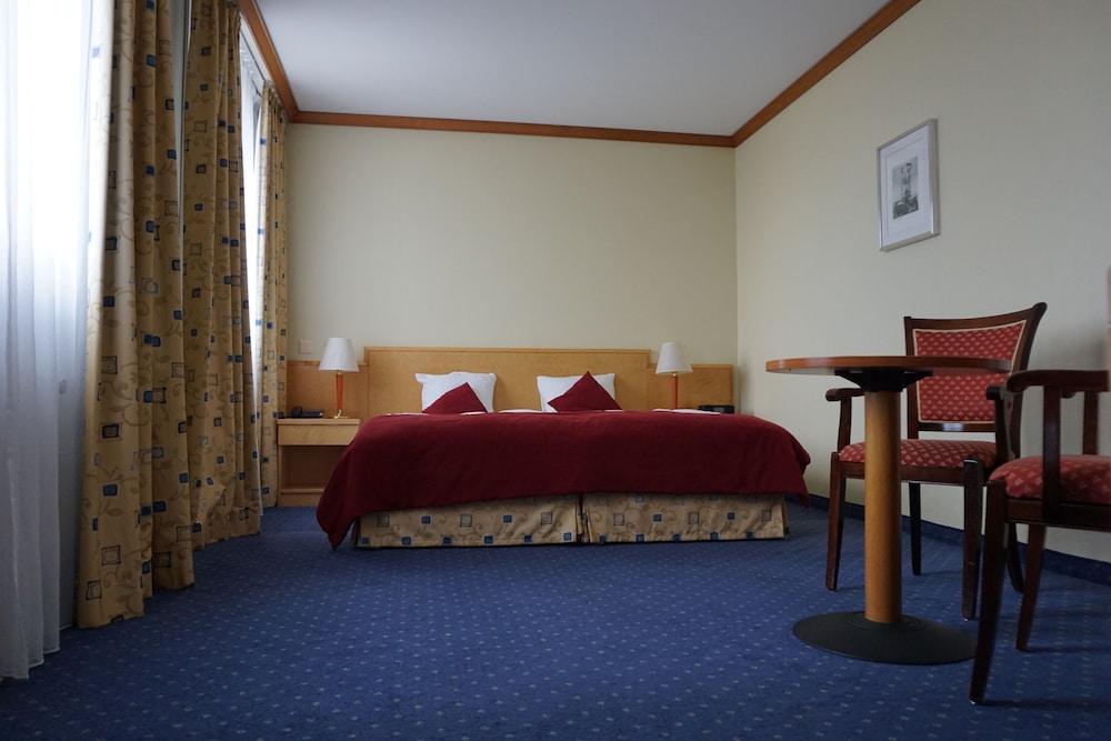 Hotel Rallye & Entrees Aux Bains De La Gruyere Bulle Εξωτερικό φωτογραφία